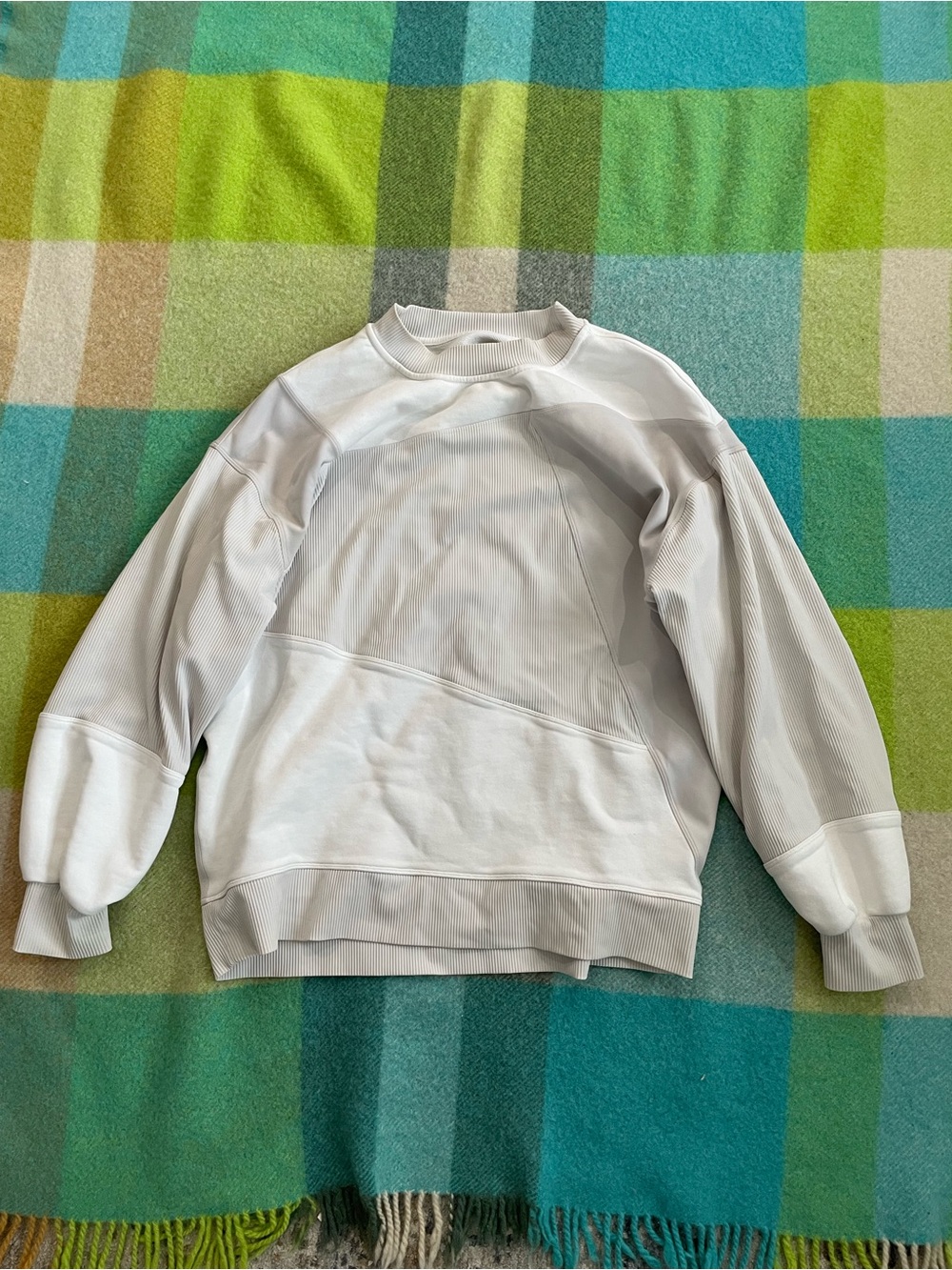 Lululemon white crewneck sweatshirt with ribbed texture #athleisure #yoga
